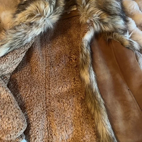 Tasha Polizzi Brown Faux Fur Trim Vest. Beautiful - Picture 2 of 4